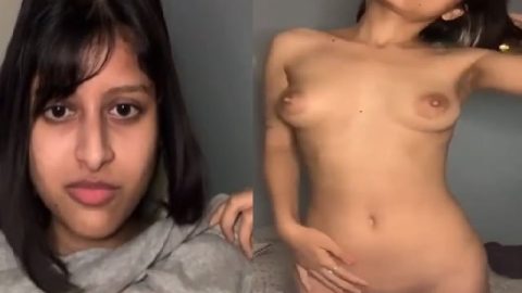 New Delhi girl sucks boyfriend dick and cum on face