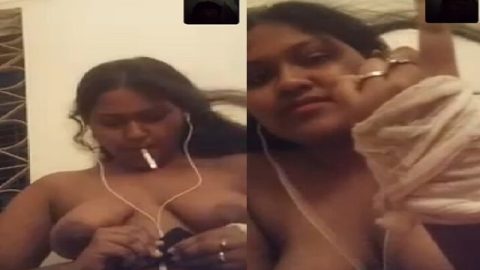 Tamil girl smoking with boobs show on video call sex