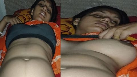 Boudi big boobs pressing by husband while she sleeps