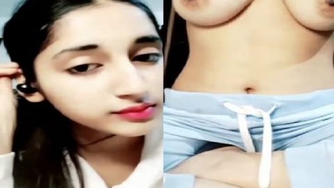 Gorgeous college girl naked big boobs show on video call