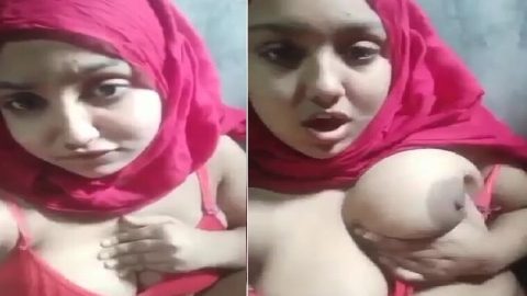 Hijab girl opens bra and round boobs show on cam
