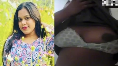 Horny girl shows boobs on video call to lover viral MMS