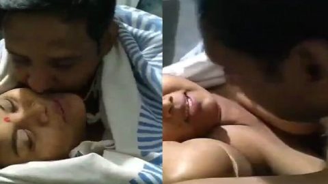 Mature affair bhabhi boob press in blanket viral MMS
