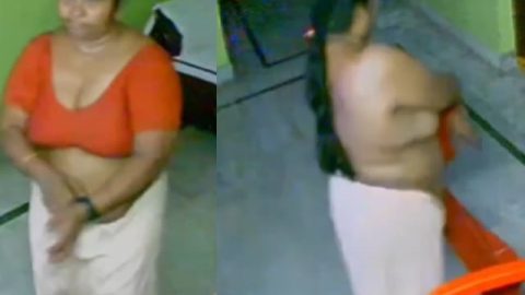 Mature aunty in blouse changing dress nude show
