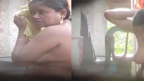 Neighbor aunty bathing with son entering viral MMS
