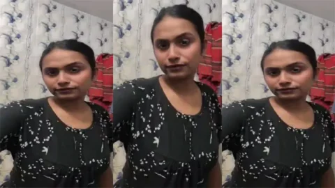 Beautiful Sexy Bengali Gf Showing Bathing